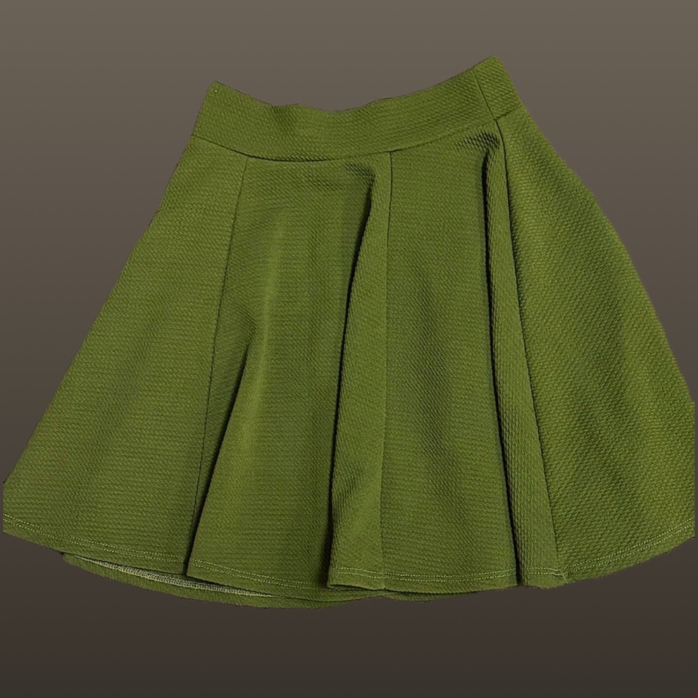 🩷 5 for $25 sale Small army green flowy pleated skirt/ small